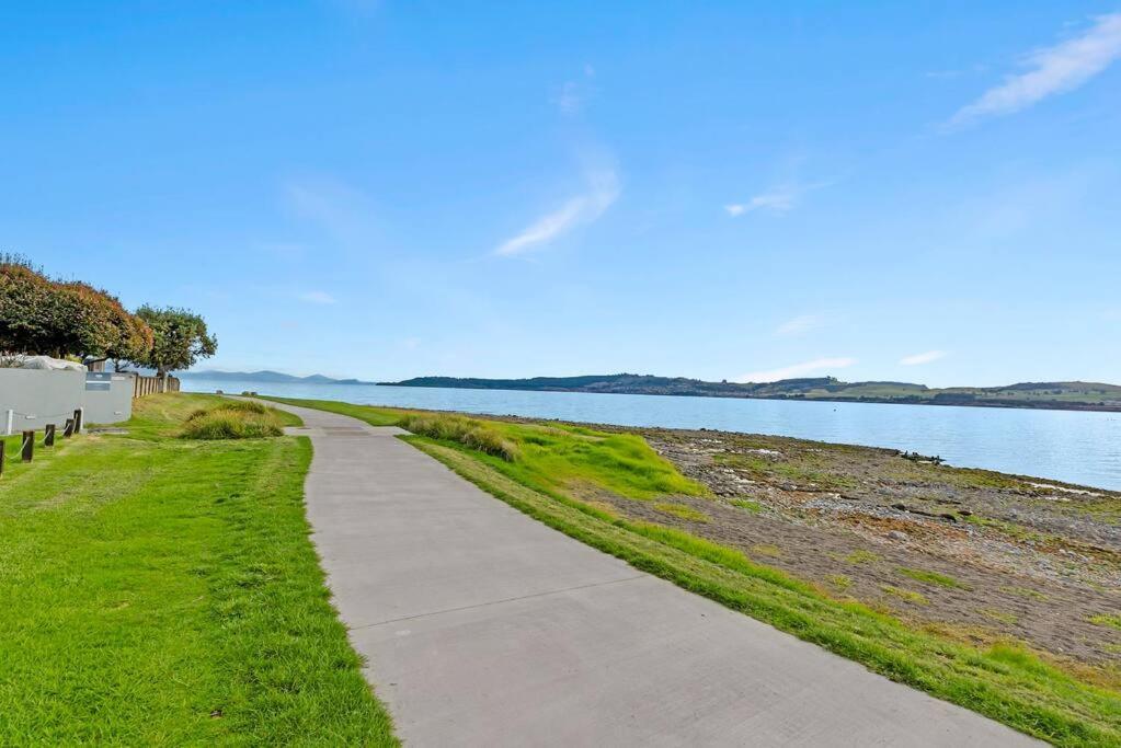 Waimahana - Luxury By The Lake Lago Lago Taupo Exterior foto