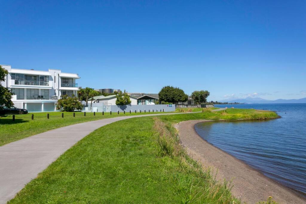 Waimahana - Luxury By The Lake Lago Lago Taupo Exterior foto